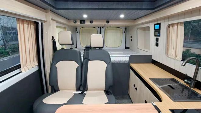 1月28亮相成都房车展全时四驱三把锁开元棋牌app这才是能越野的露营车1(图7)