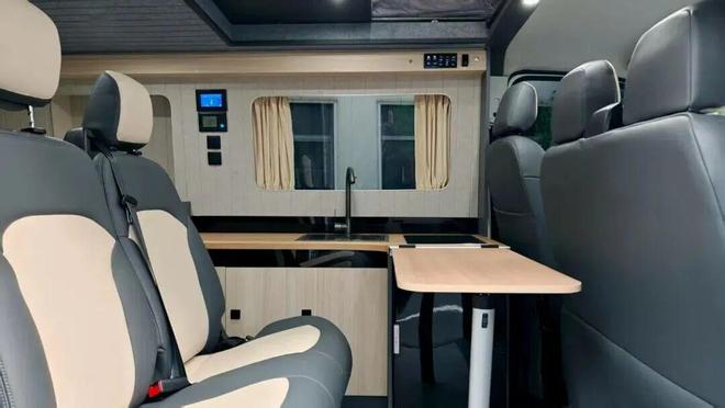 1月28亮相成都房车展全时四驱三把锁开元棋牌app这才是能越野的露营车1(图4)